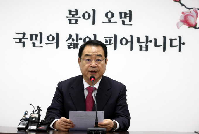 23일 국민의힘이 서울 마포구을에 함운경 민주화운동 동지회장을 전략 공천한다고 밝혔다. 사진은 정영환 국민의힘 공천관리위원장이 23일 서울 여의도 국민의힘 중앙당사에서 공천 결과를 발표하는 모습. /사진=뉴시스
