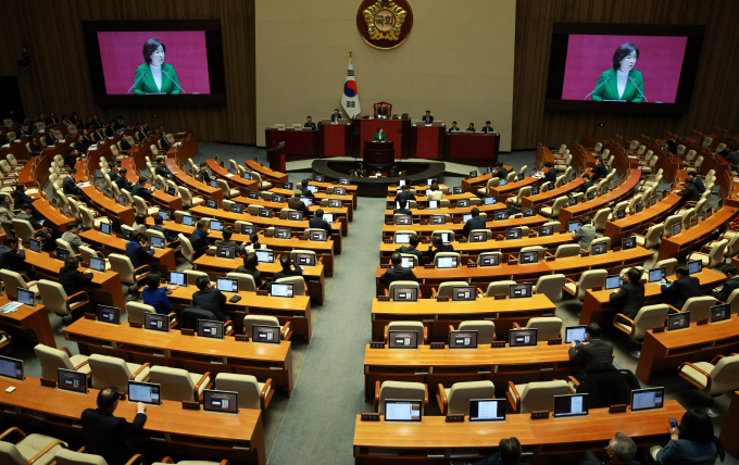23일 한국갤럽이 공개한 여론조사에 따르면 국민의힘 정당 지지도가 37%, 더불어민주당은 35%를 기록했다. 사진은 심상정 녹색정의당 원내대표가 지난 22일 서울 여의도 국회 본회의장에서 열린 제413국회(임시회) 제4차 본회의에서 비교섭단체 대표 연설하는 모습. /사진=뉴시스