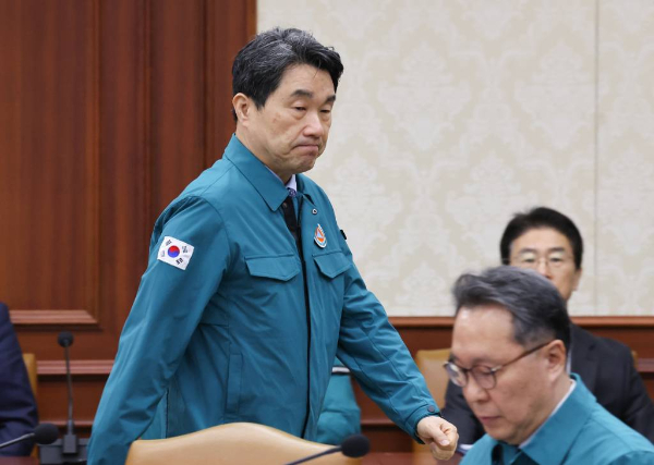 이주호 사회부총리 겸 교육부 장관이 23일 서울 종로구 정부서울청사에서 열린 의사집단행동 중앙재난안전대책본부 회의에 참석하고 있다. /사진= 뉴스1