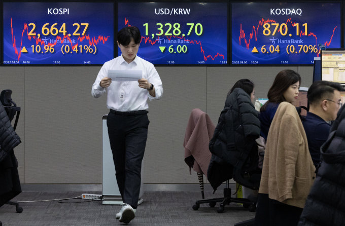 지난 22일 서울 중구 하나은행 명동점 딜링룸의 모습./사진=뉴스1