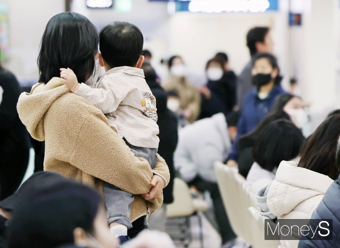 ▲수많은 환자들, 속타는 부모. /사진= 머니S DB