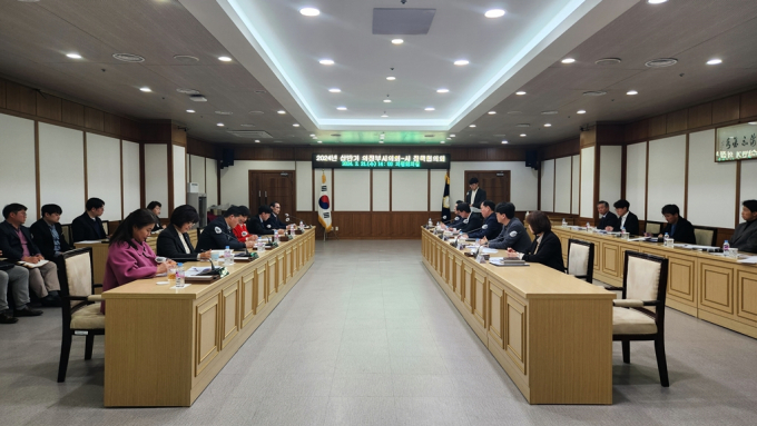 의정부시와 시의회 관계자들이 21일 시의회에서 상반기 '의정부시-시의회 정책협의회'를 열고 있다. /사진제공=의정부시 