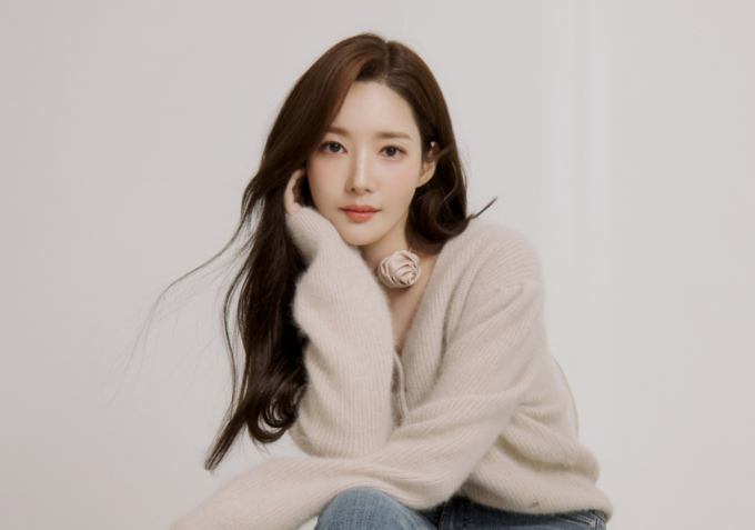  배우 박민영 측이 중소건설사 사내이사로 재직중이라는 보도에 즉각 부인했다. 사진은 지난 21일 tvN 월화드라마 '내 남편과 결혼해줘' 종영 인터뷰에 참석한 배우 박민영. /사진=후크엔터테인먼트 제공