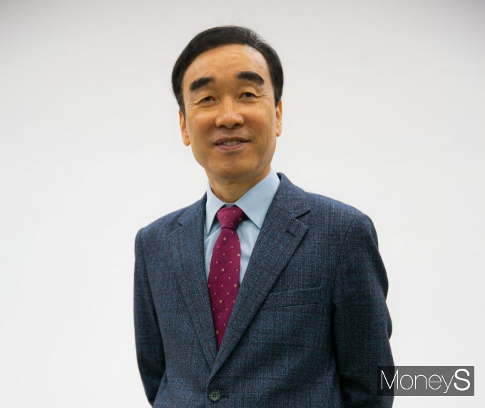 산업용 레이저 응용시스템 및 솔루션 전문 기업 한빛레이저가 상장 후 포부를 밝혔다. 사진은 김정묵 한빛레이저 대표. /사진=한빛레이저 제공