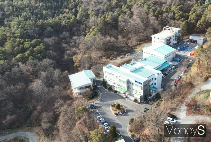 한빛레이저는 지속적인 연구개발(R&D)와 시설투자를 통해 신성장 동력을 마련할 계획이다. 사진은 한빛레이저 대전 본사 전경. /사진=한빛레이저 제공