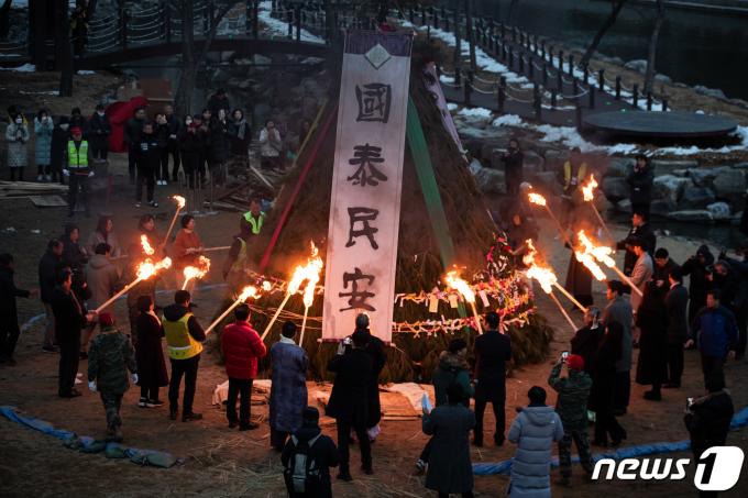 [사진] '불 들어갑니다'