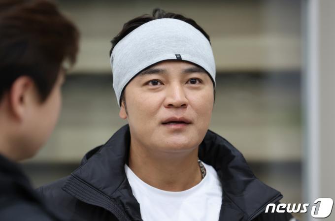 [사진] 취재진 질문에 답하는 추신수