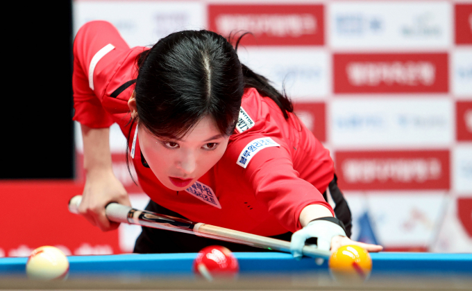 서한솔이 지난 23일 경기 고양시 ‘고양 킨텍스 PBA 스타디움’에서 열린 크라운해태 LPBA 챔피언십 2024 16강전에서 이신영을 꺾고 8강에 진출했다. /사진=LPBA 제공