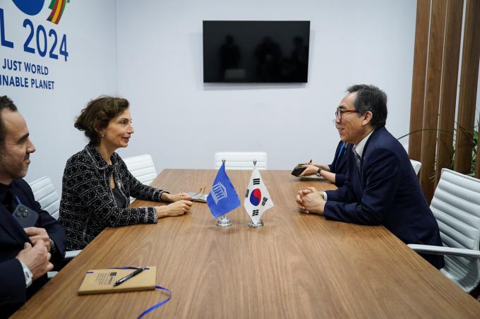 조태열 외교부 장관이 22일(현지시간) 오드레 아줄레 유네스코 사무총장과 면담하고 있다.(외교부 제공)