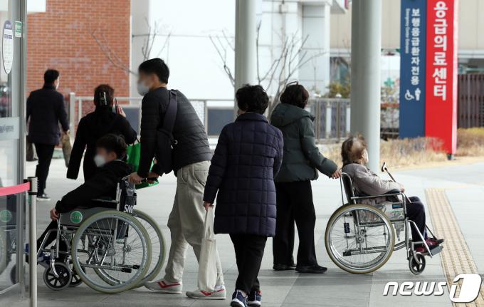 [사진] 전공의 집단행동 첫 주말 맞는 병원