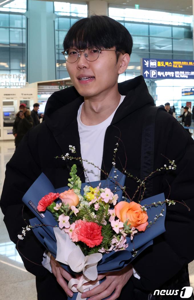 [사진] 농심배 우승, 금의환향한 신진서 9단