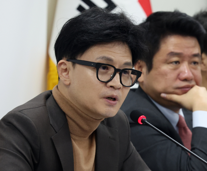 더불어민주당이 24일 한동훈 국민의힘 비상대책위원장을 비판했다. 사진은 지난 15일 비상대책위원회의에 참석한 한 위원장. /사진=뉴스1