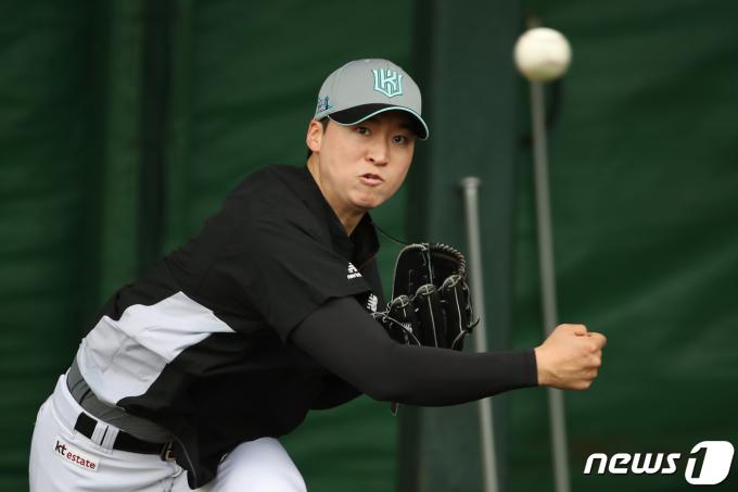 [사진] 엄상백 '집중'