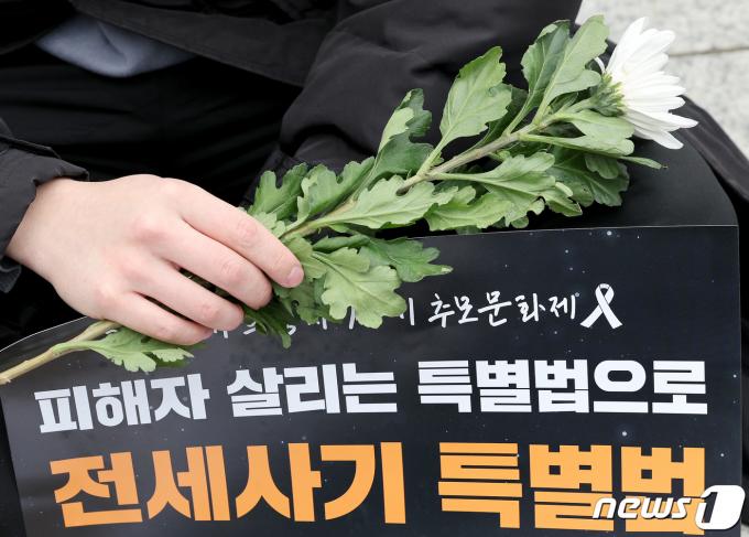 [사진] 아픔을 견디지 못해 떠난 분을 위해
