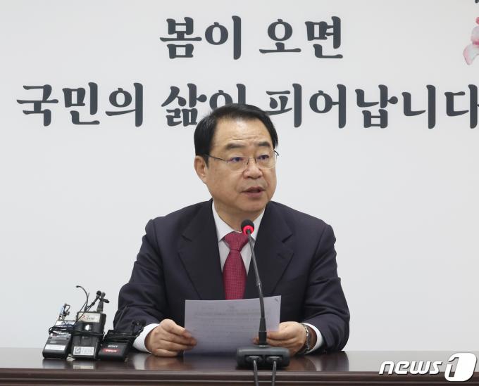 정영환 국민의힘 공천관리위원장이 23일 오전 서울 여의도 중앙당사에서 제12차 공관위 회의에서 결정된 공천 심사 결과를 발표하고 있다. 2024.2.23/뉴스1 ⓒ News1 송원영 기자