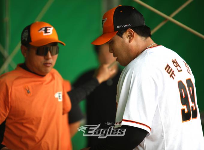 류현진이 23일 일본 오키나와현 고친다 구장에서 열린 한화 이글스 2차 스프링캠프 훈련에 참가하고 있다. (한화 이글스 제공) 2024.2.23/뉴스1 ⓒ News1 장수영 기자