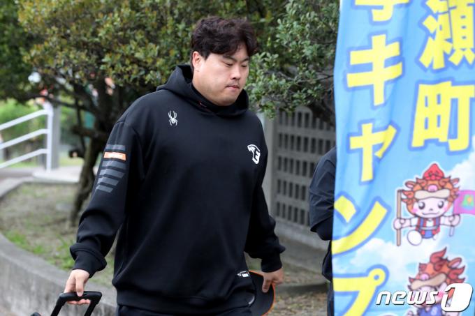 [사진] 훈련장 향하는 류현진