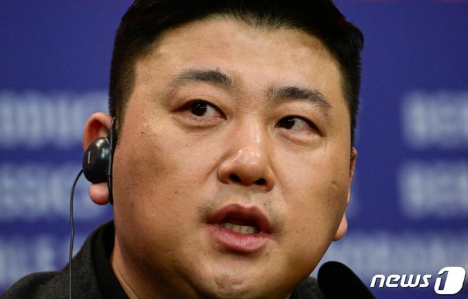 [사진] 베를린 영화제 포토콜서 기자회견하는 허명행 감독