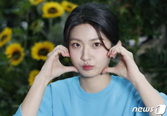 [사진] 박세현, 사랑스러운 볼 하트