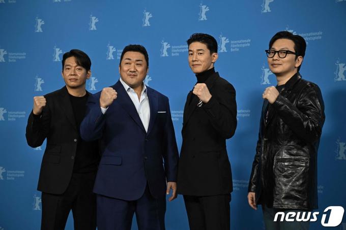 [사진] 포즈 취하는 배우 마동석과 김무열, 박지환, 이동휘