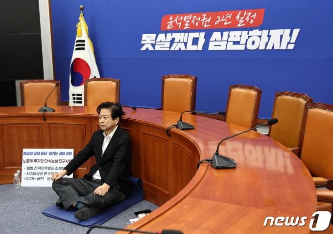 [사진] 나흘째 단식 농성중인 노웅래 의원