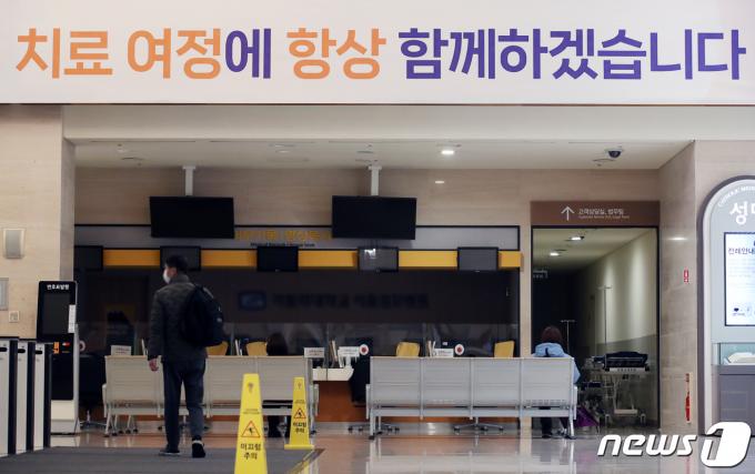 [사진] 의사집단행동 첫 주말 '한산한 병원'