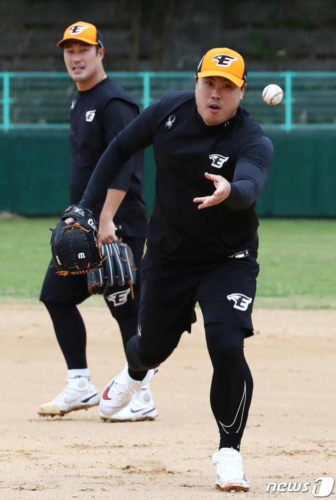 [사진] 류현진 '시즌 위한 구슬땀'
