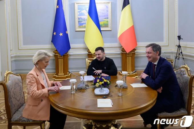 [사진] EU 집행위원장, 벨기에 총리와 회담하는 젤렌스키