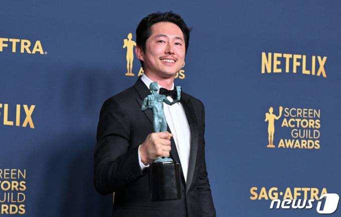 [사진] 美 배우 조합상 남우 주연상 기뻐하는 스티브 연