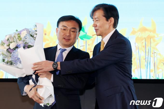 [사진] 조국신당, '1호 영입인사'에 신장식 변호사 선정