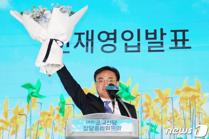 [사진] 조국신당 1호 영입인사로 선정된 신장식 변호사