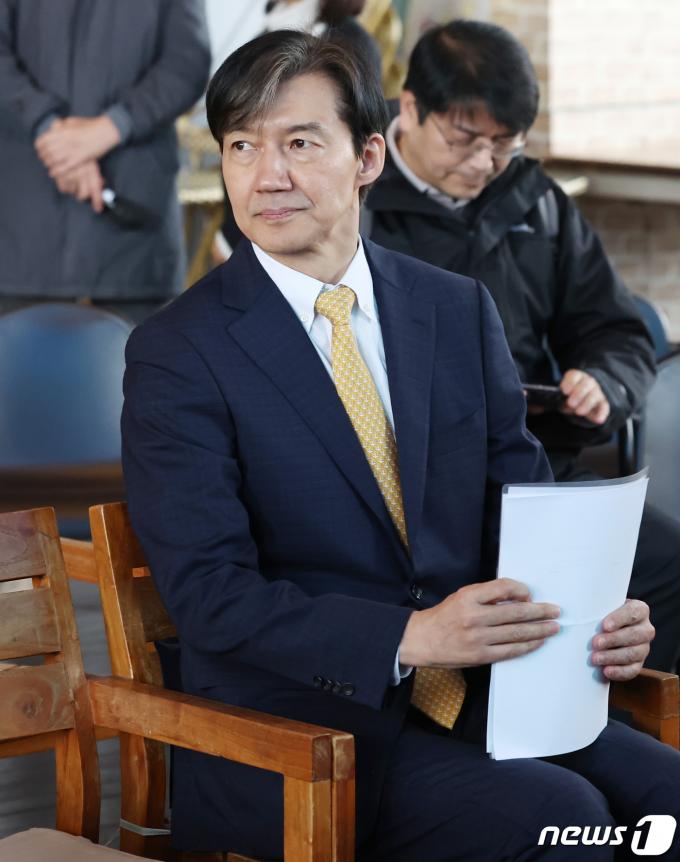 [사진] 1호 영입인사 발표 앞둔 조국