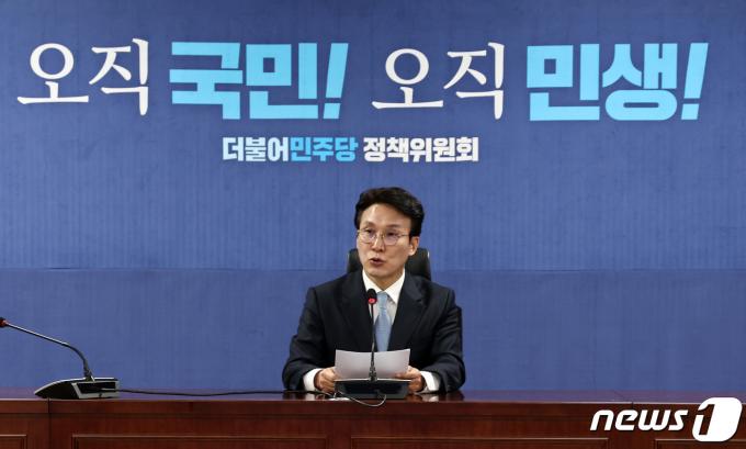 [사진] 발언하는 김민석 민주당 총선 상황실장