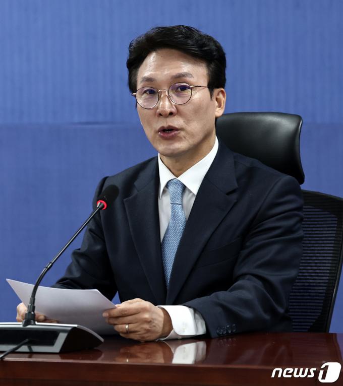 [사진] 발언하는 김민석 총선 상황실장