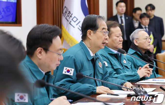 한덕수 국무총리가 23일 서울 종로구 정부서울청사에서 열린 의사집단행동 중앙재난안전대책본부 회의에서 모두발언을 하고 있다. 2024.2.23/뉴스1 ⓒ News1 허경 기자
