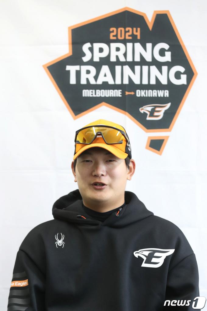 [사진] 인터뷰하는 한화 김서현