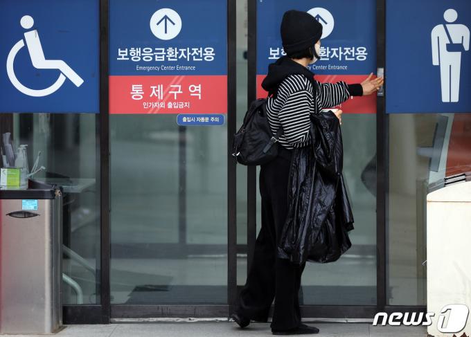 [사진] 강대강 대립 속 전공의 집단행동 엿새째