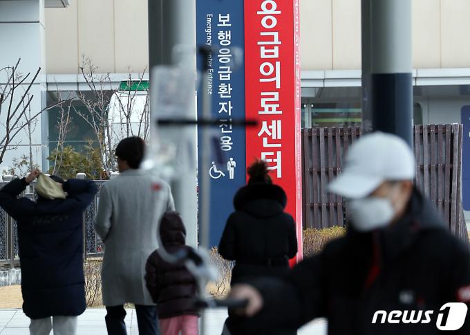 [사진] 강대강 대립 속 전공의 집단행동 엿새째