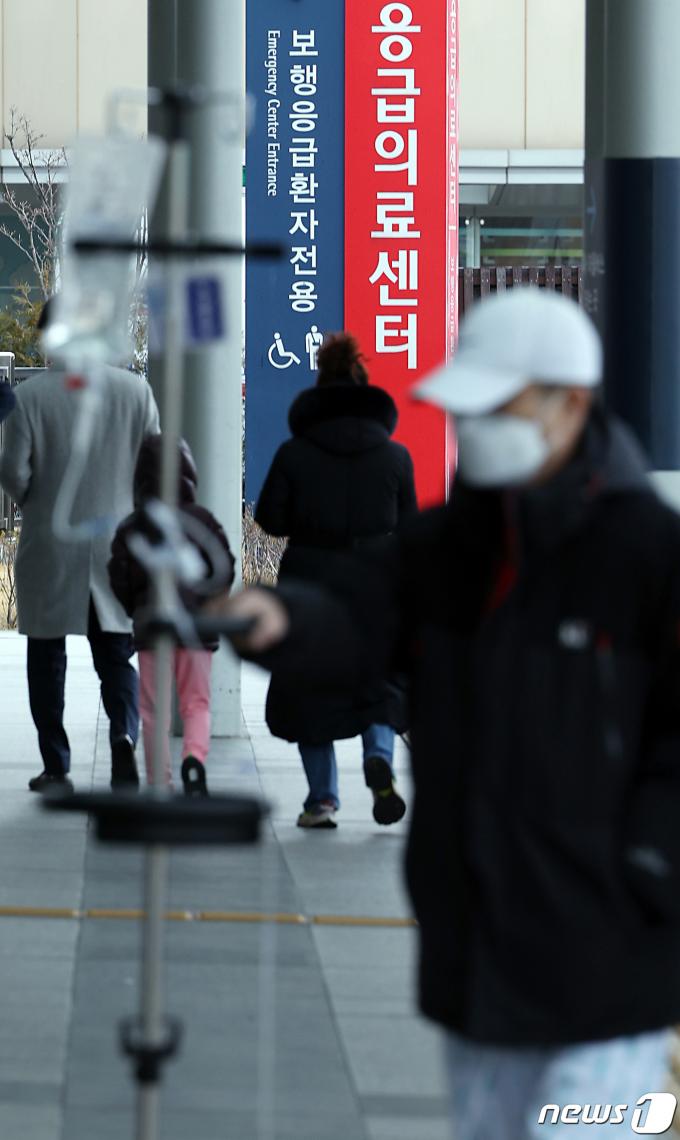 [사진] 강대강 대립 속 전공의 집단행동 엿새째