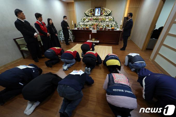 [사진] 142일 만의 장례