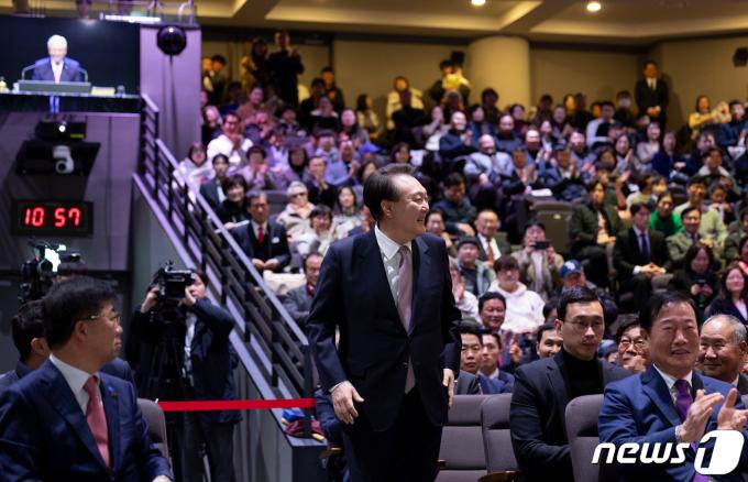 [사진] 현직 대통령 첫 3·1운동 기념 예배 참석한 윤 대통령