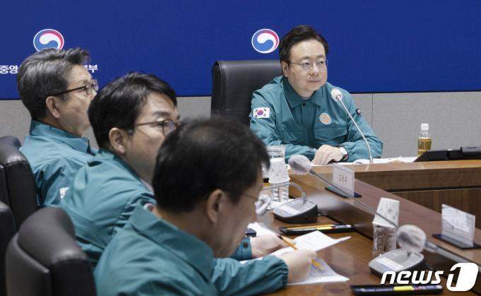 [사진] 중대본 회의 주재하는 조규홍 장관