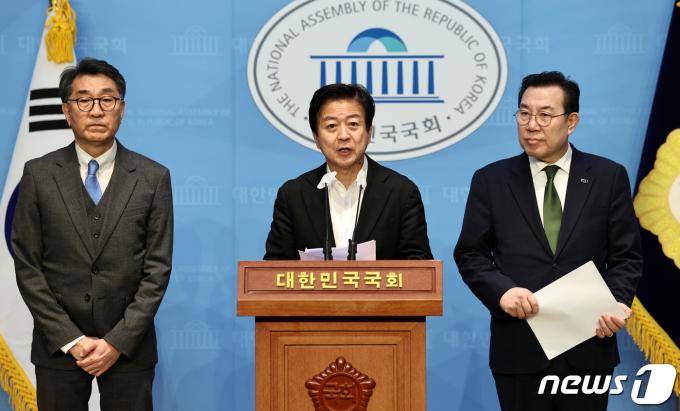 [사진] 노웅래, 공천 관련 기자회견