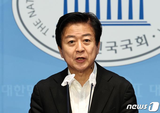 [사진] 공천 관련 입장 밝히는 노웅래