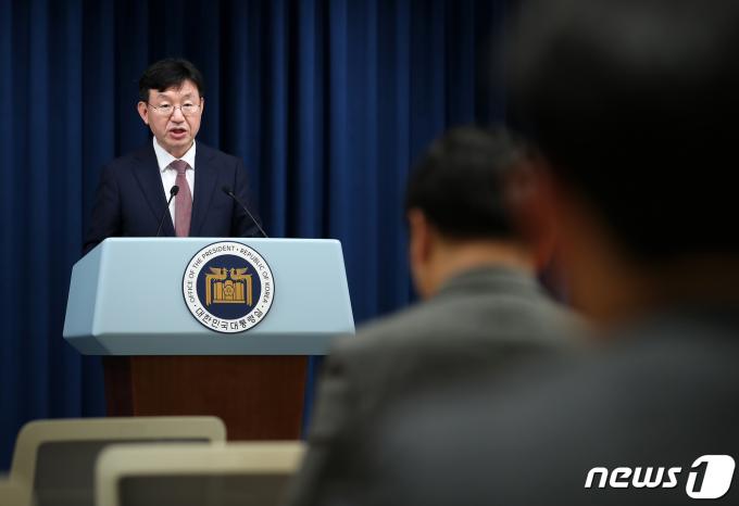 [사진] 민생토론회 브리핑하는 성태윤 정책실장