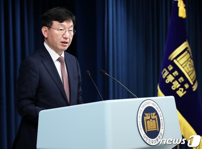 [사진] 성태윤 정책실장, 민생토론회 관련 브리핑