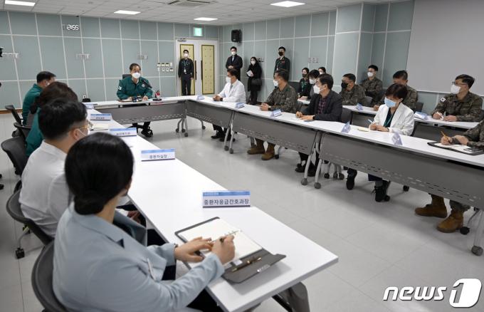 [사진] 한덕수 총리, 의사 집단행동 대비 현장점검