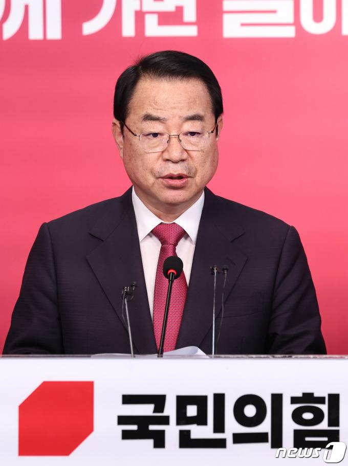 [사진] 1차 경선결과 발표하는 정영환 공관위원장