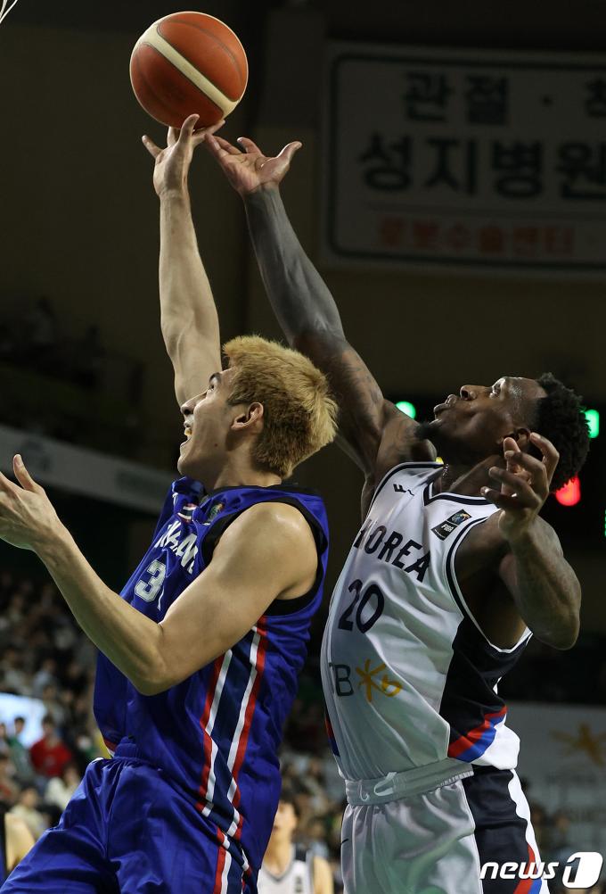 [사진] 라건아, 리바운드!