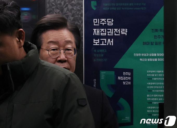 [사진] 비공개 최고위 참석하는 이재명